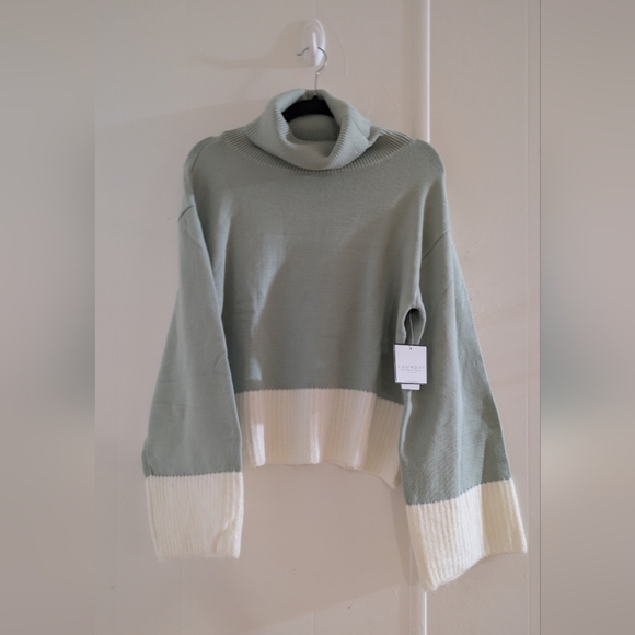 Laundry By Shelli Segal Sweaters - Laundry By Shelli Segal Sage and Cream And Mint Turtleneck Sweater Bell Sleeves